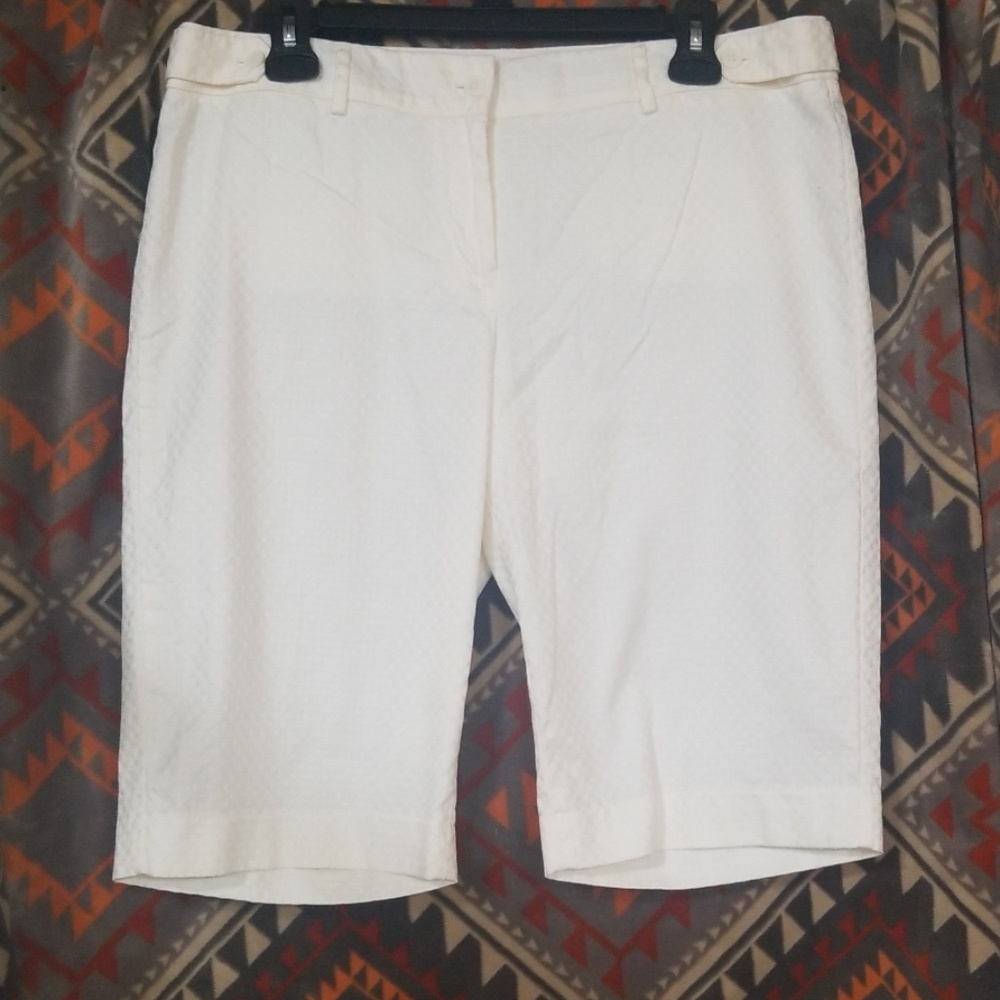 Express Creme Color Bermuda Shorts Sz 10